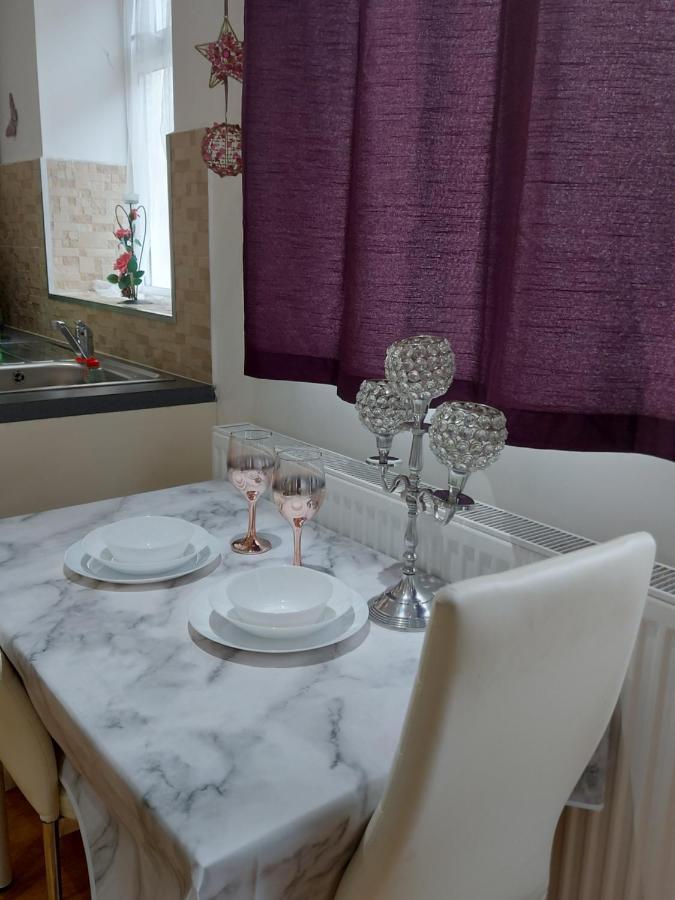 Lux Apartment In Gatwick Crawley  Zewnętrze zdjęcie