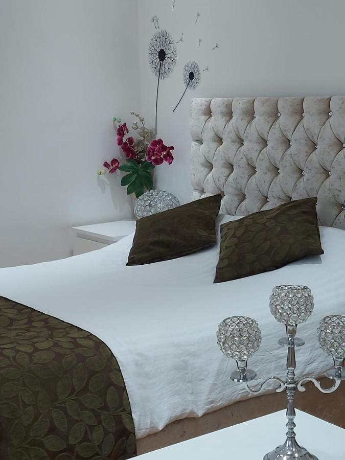 Lux Apartment In Gatwick Crawley  Zewnętrze zdjęcie
