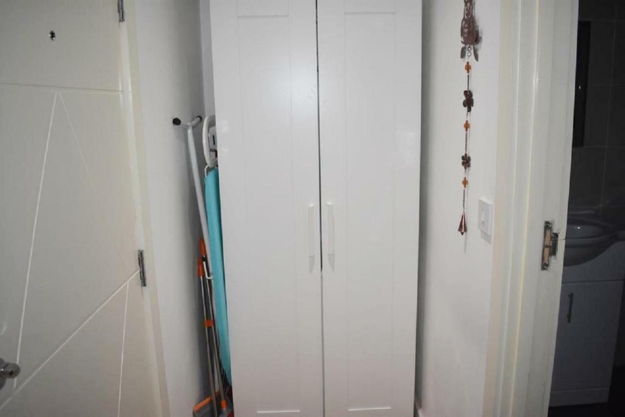 Lux Apartment In Gatwick Crawley  Zewnętrze zdjęcie