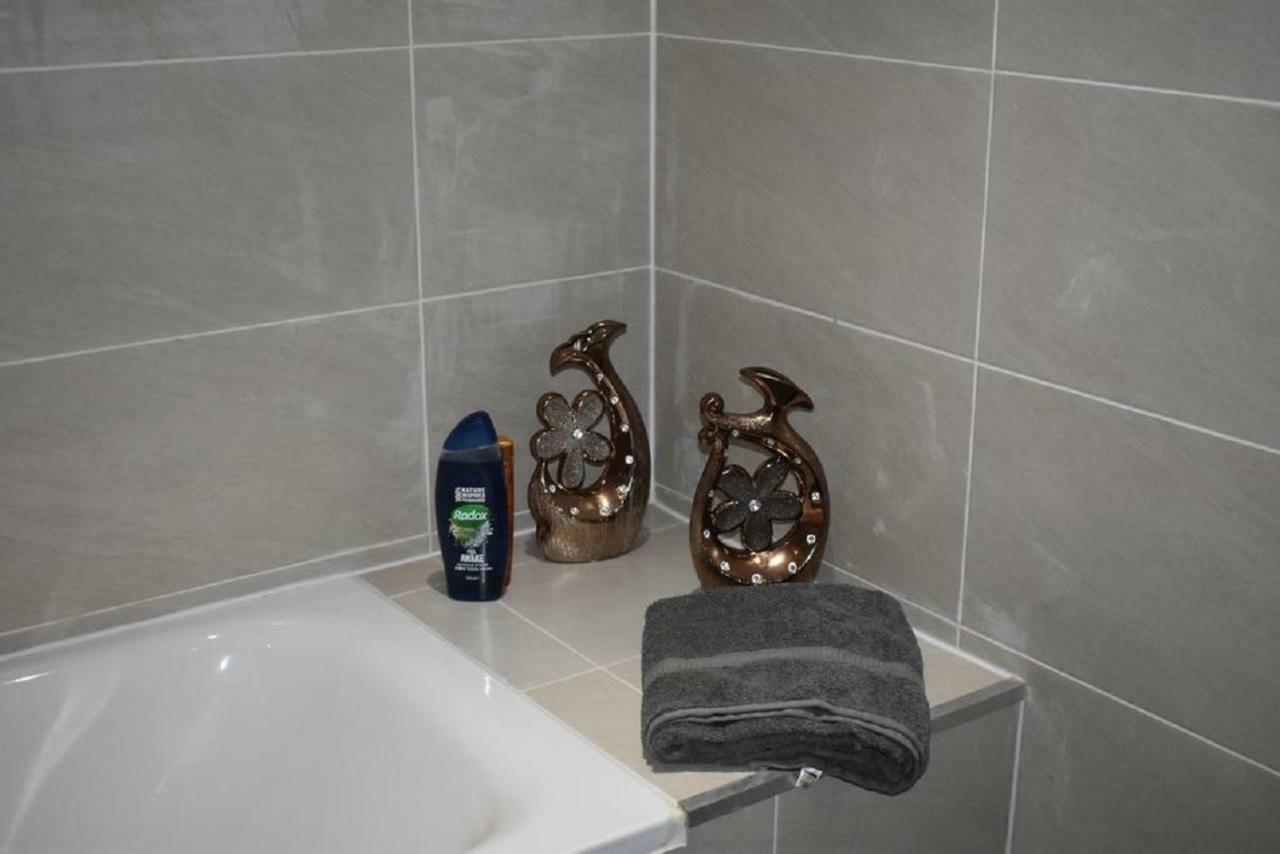 Lux Apartment In Gatwick Crawley  Zewnętrze zdjęcie