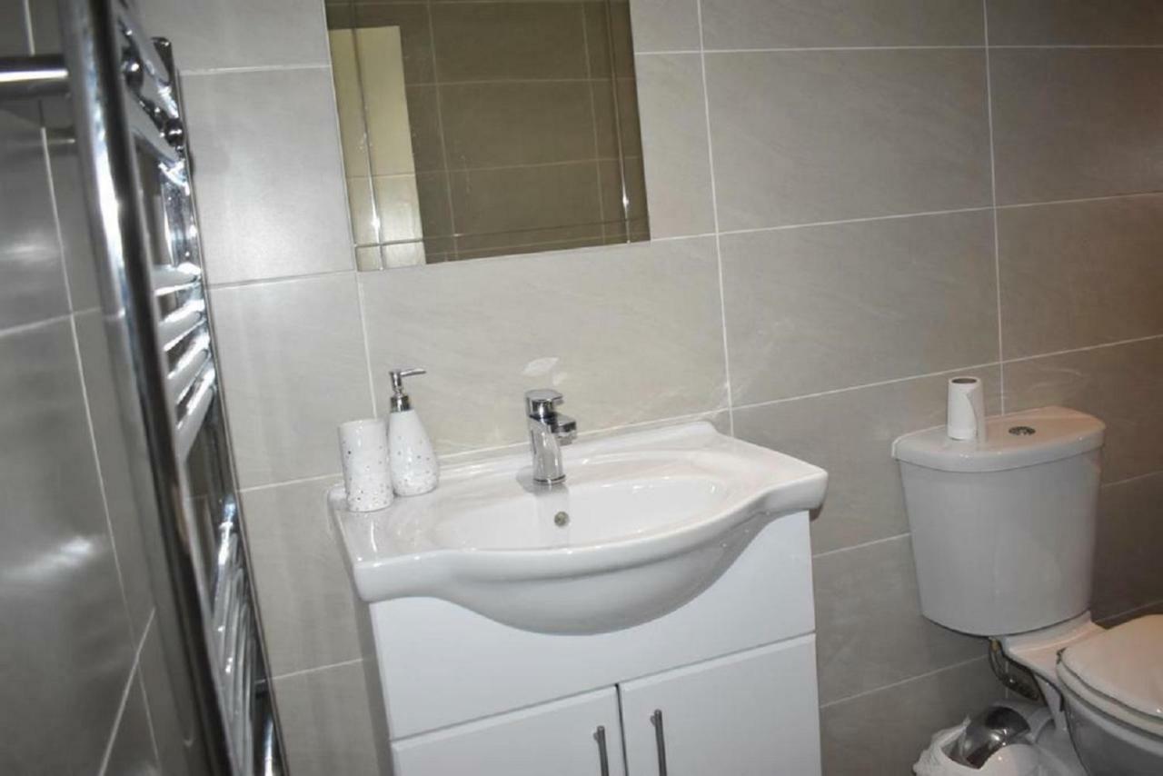 Lux Apartment In Gatwick Crawley  Zewnętrze zdjęcie